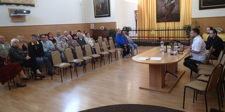 Informa�n� sch�zka transforma�n�ho t�mu a rodi��, z�konn�ch z�stupc� u�ivatel� slu�eb slu�eb 31.5.2014.